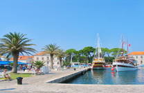 Ausflugsschiffe, Jelsa