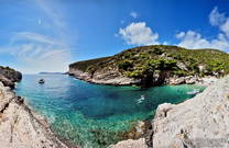 Bucht mit Fels & Kieselstein