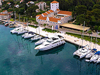 Schloss Martinis Marchi, Maslinica