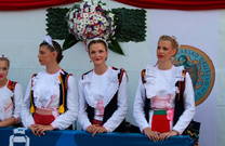 Sinj Mädchen in Tracht