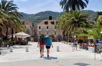 Square Tvrdalj - Stari Grad