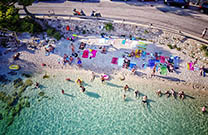 Strand Puntinak, Selca