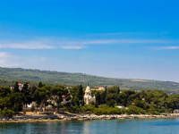 Supetar, Insel Brac - Mausoleum Petrinovic