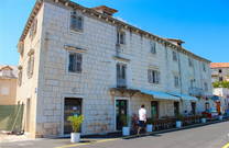 Sutivan Steinhaus Cafe