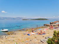 Strand Zavala in Vrboska