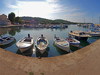 Boote, Kleiner Hafern in Banj