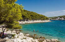 Felsstrand bei Tisno