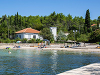 Strand Lovre, Lukoran