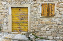 Novigrad (Dalmatien) - Steinhaus