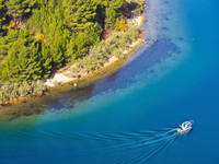 Strand in Novigrad (Dalmatien)