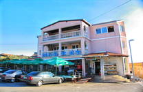 Razanj, Einkaufsmarkt & Cafe