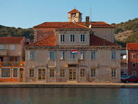 Palast Katunaric, Tisno