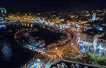 Vodice bei Nacht