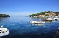 Der wunderschöne Hafen von Cavtat ist behutsam zwischen zwei Halbinseln windgeschützt eingebettet