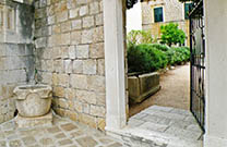 Der Rektorenpalast beherbergt eine große Sammlung von antikem Buch-, Museums- und Archivmaterial