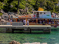 Hafen Portoč, Ausflugsschiff