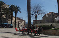 Korcula Platz vor der Altstadt