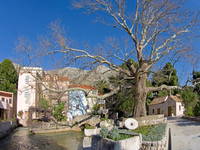 Mlini - Fluss Vrelo & Mühlstein-Denkmal