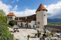 Burghof und nordöstliche Burgmauern