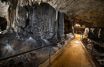 Schwarze Höhle
