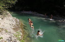 Sprung ins Wasser - Nadiza