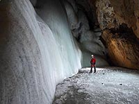 Eishöhle bei Stojna