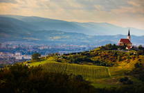 Kirche Malecnik & Maribor im Hintergrund