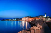 Piran - Nachtaufnahme Küste & Altstadt